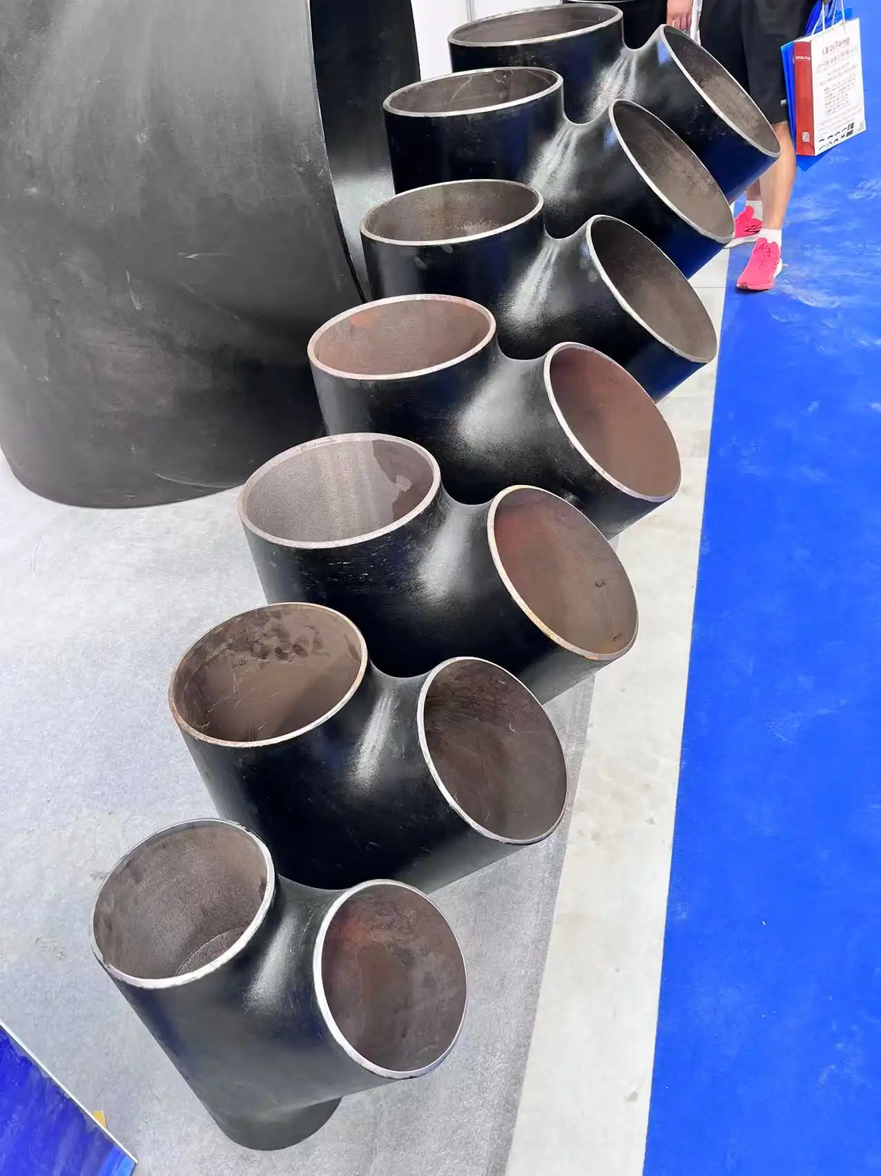 Carbon Steel Tee vs Stainless Steel Tee: Key Differences