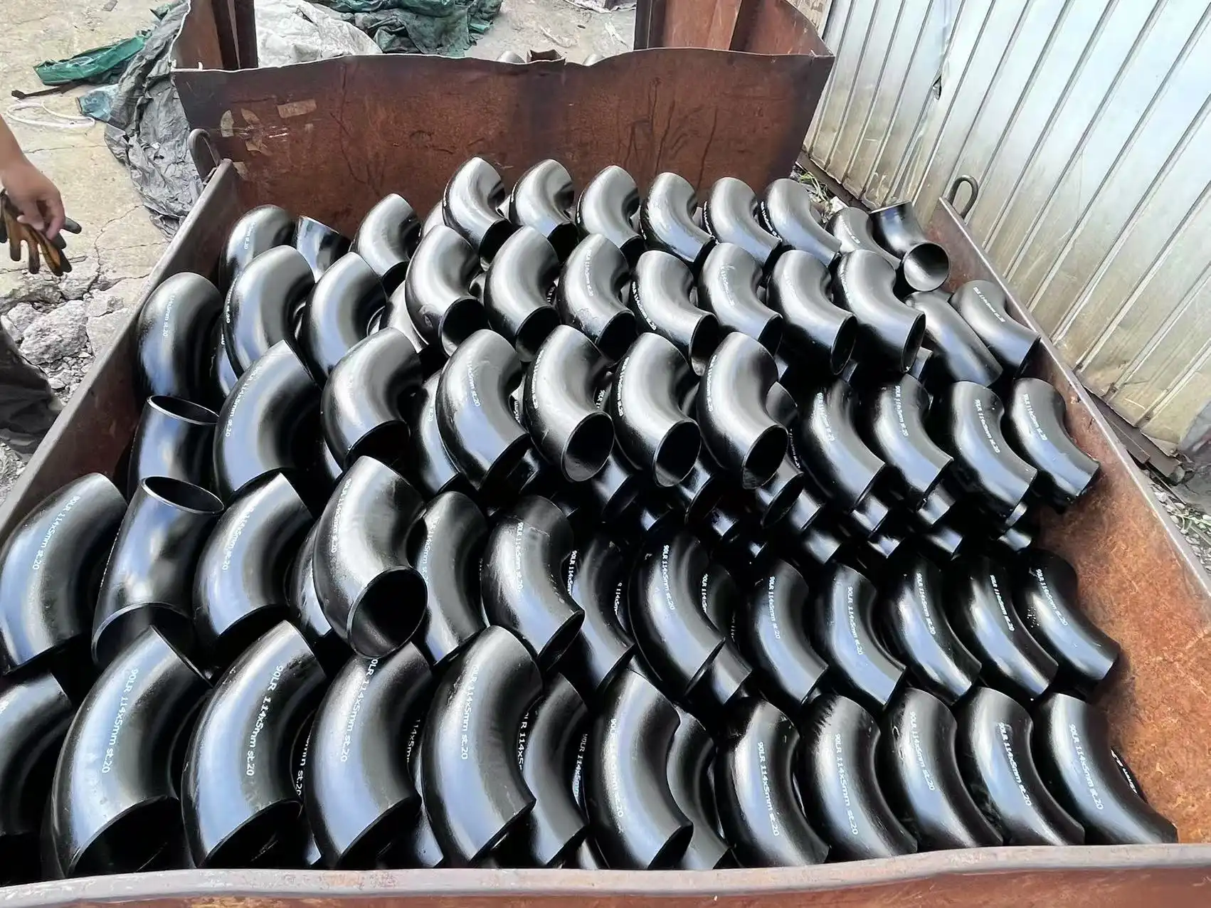 Short Radius vs Long Radius Carbon Steel Elbow: Which One to Choose?