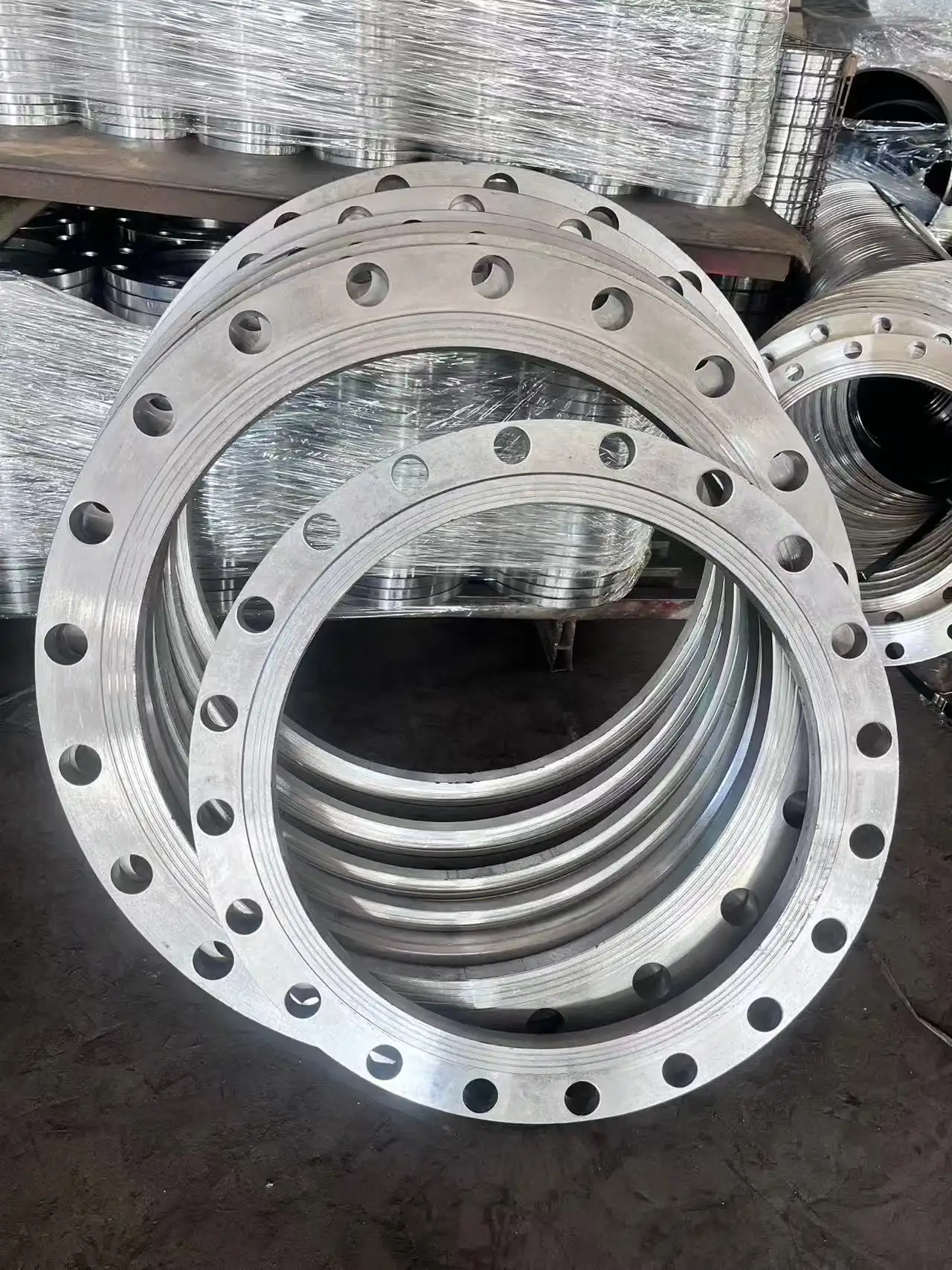 What minimum order quantities (MOQs) are typical for custom-size steel flanges?