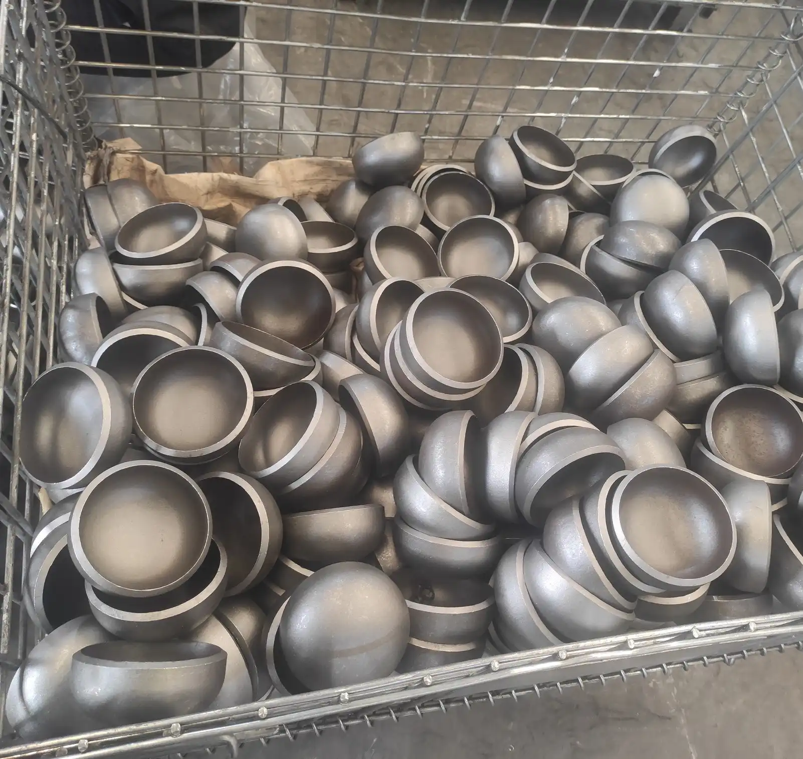 How to Choose Between Carbon Steel and Stainless Steel Pipe Caps