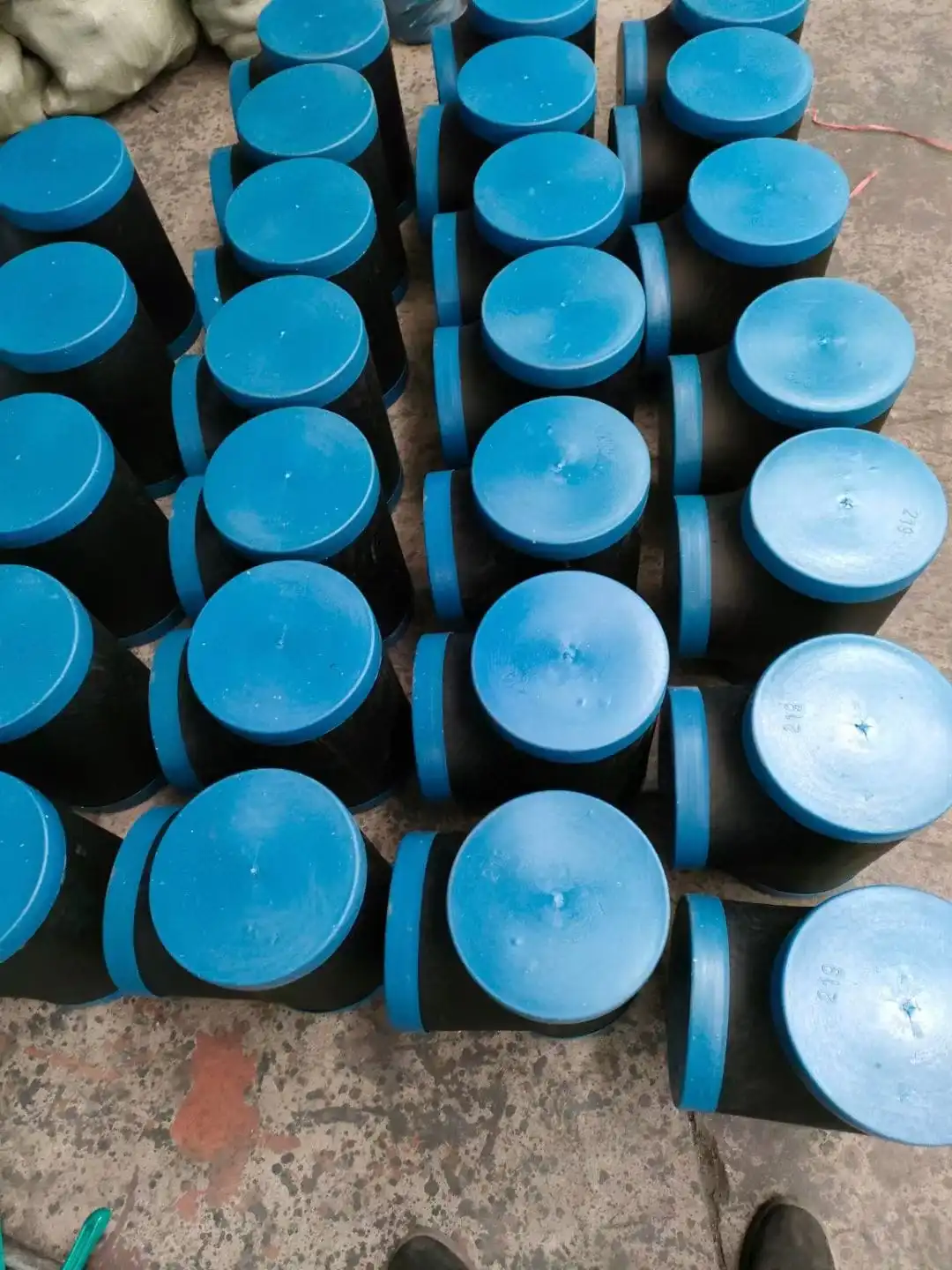 Carbon Steel Pipe Tee vs Alloy Steel Tee: What’s the Key Difference